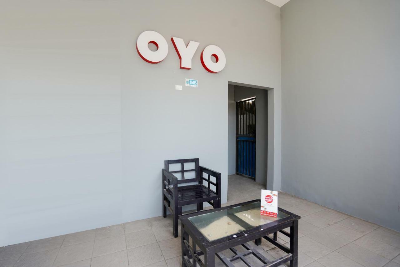 Oyo 1316 Mentari Family Homestay Probolinggo Buitenkant foto