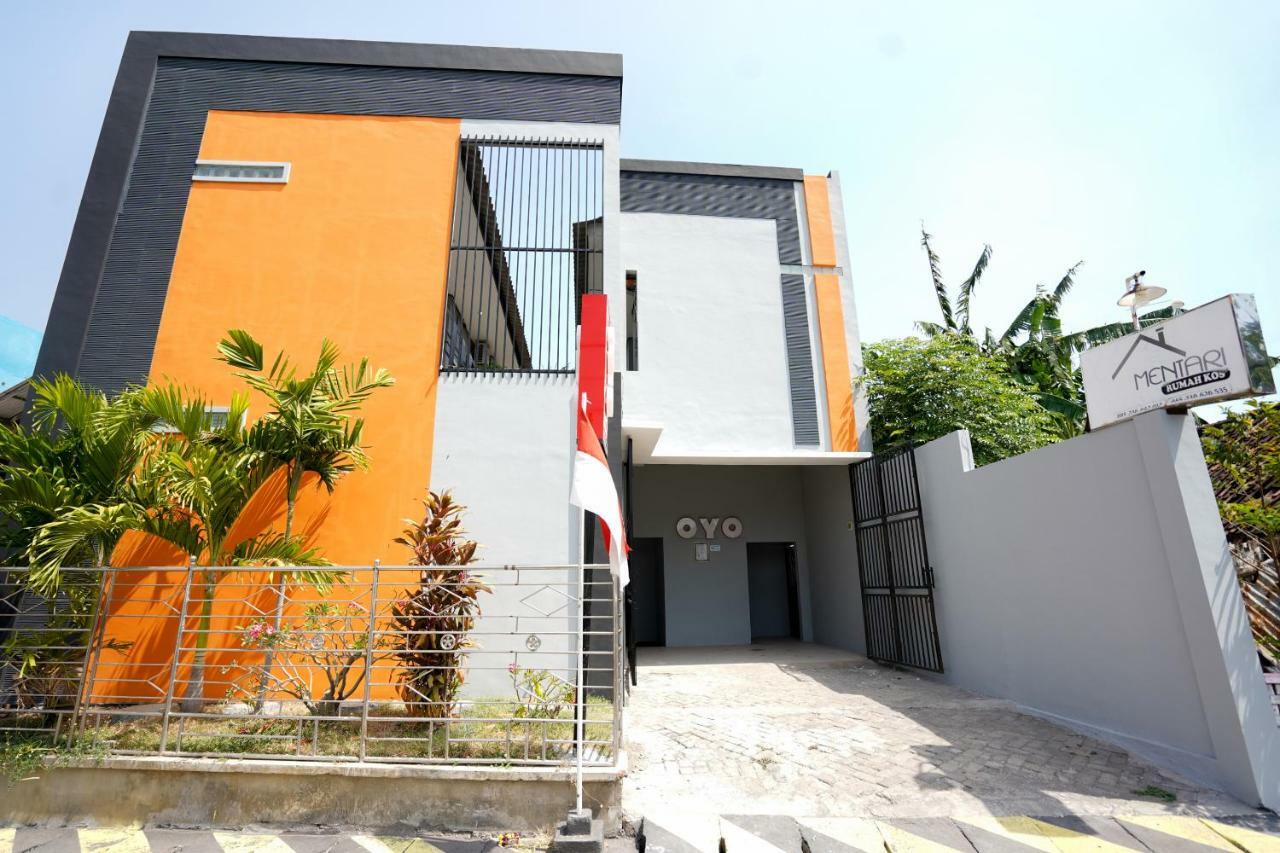 Oyo 1316 Mentari Family Homestay Probolinggo Buitenkant foto
