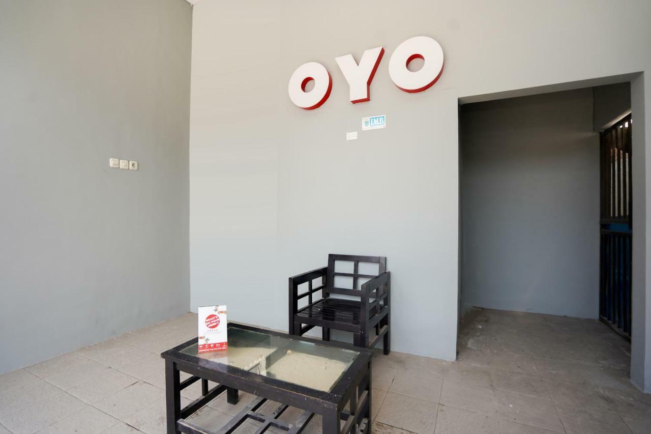 Oyo 1316 Mentari Family Homestay Probolinggo Buitenkant foto